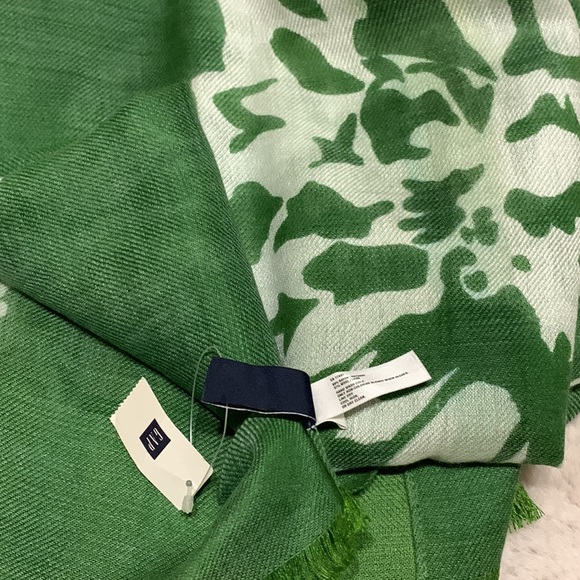 NWT Huge size Scarf/wrap🧣 - Picture 3 of 3